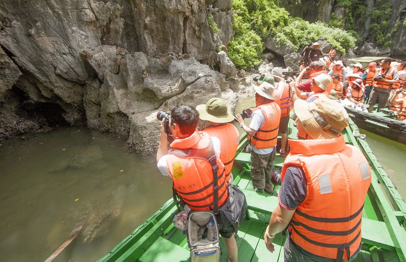 南菩昏岛吸引众多游客前来参观探索（图片来源：广宁省报网）