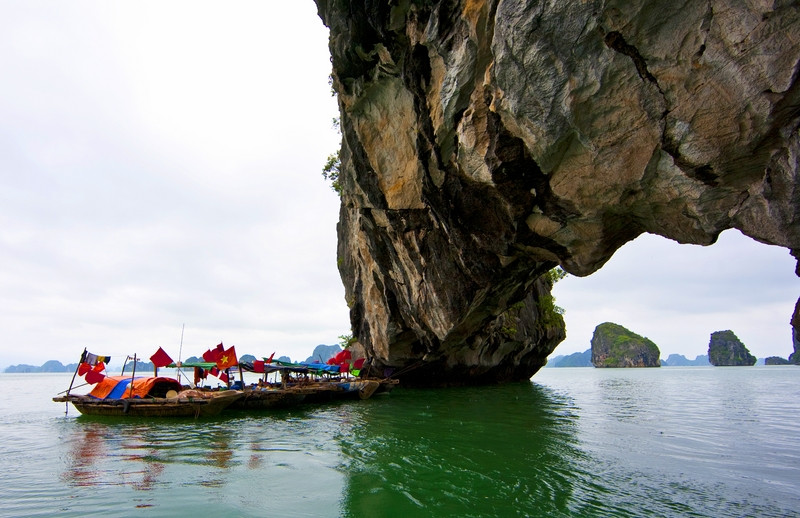 独特外形的岩石岛（图片来源：广宁省报网）