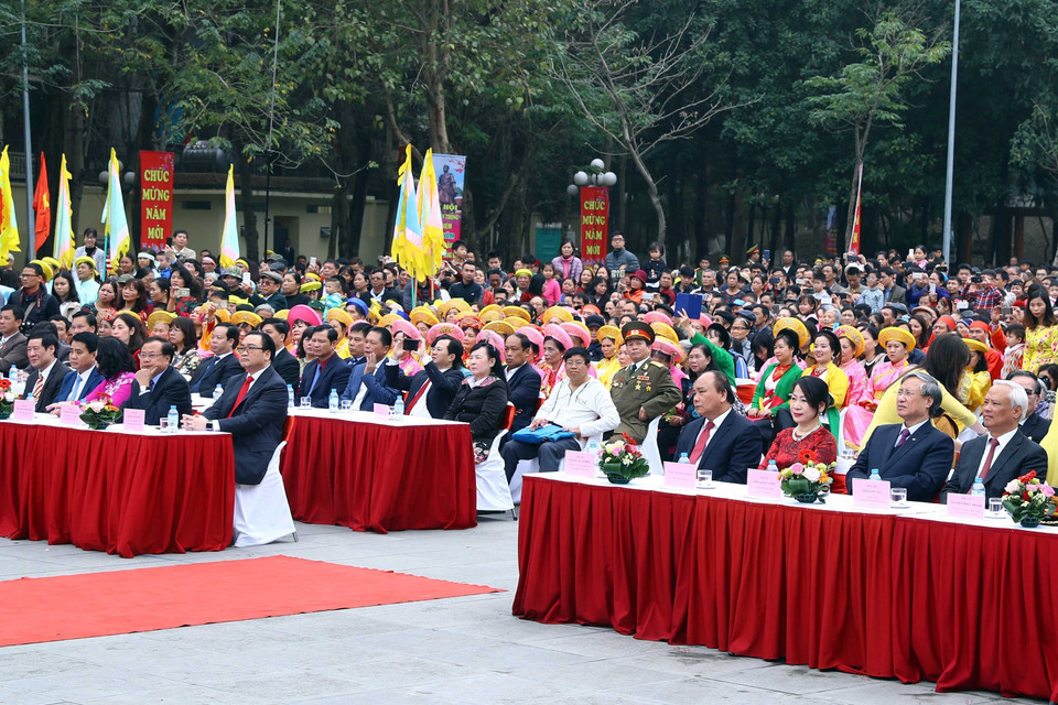 政府总理阮春福出席纪念玉回—栋多大捷229周年的栋多丘庙会。越通社记者 统一 摄