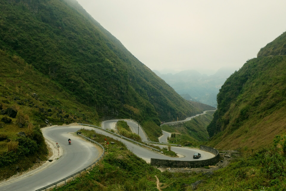审马山坡（Dốc Thẩm Mã）是广泛游客驻足欣赏的景点。越通社记者 祥安 摄。