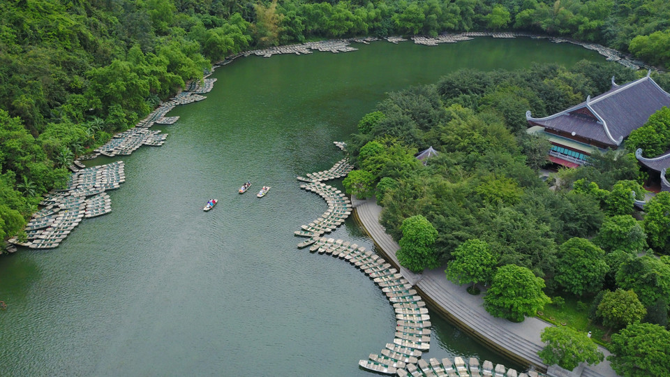 越南宁平省长安名胜群。 越通社记者 明德 摄