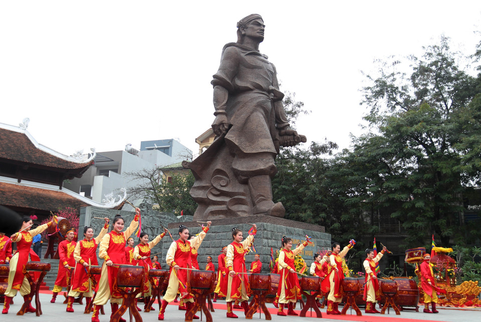 玉回—栋多大捷229周年的栋多丘庙会。越通社记者国庆 摄