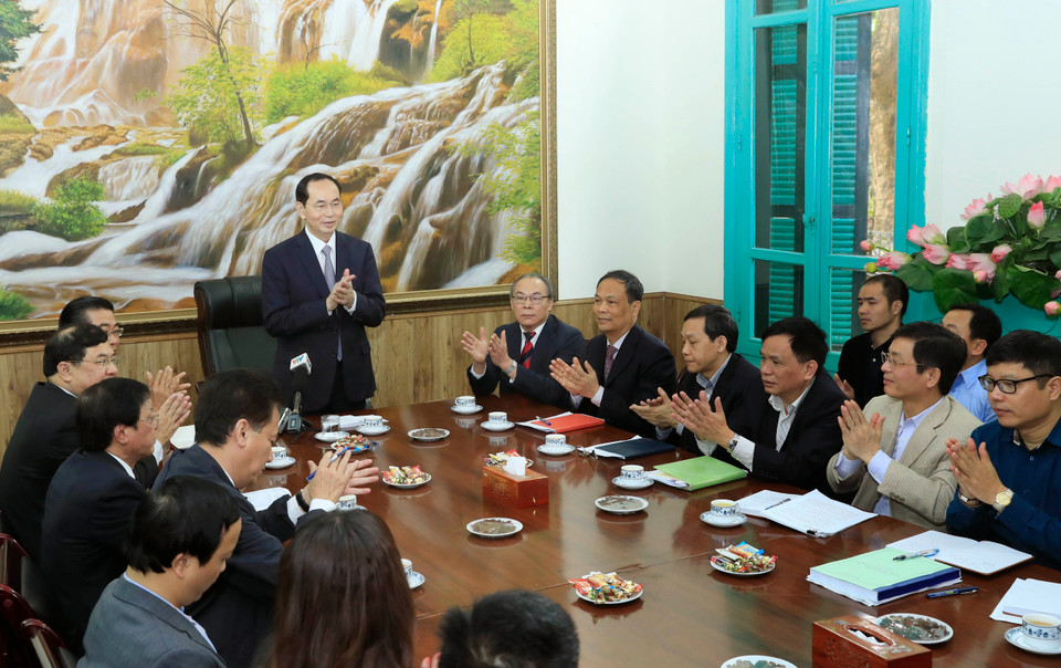 越南国家主席、中央司法改革指导委员会主任陈大光2月28日在河内与中央司法改革指导委员会办公厅举行工作会谈。越通社记者 颜创 摄。