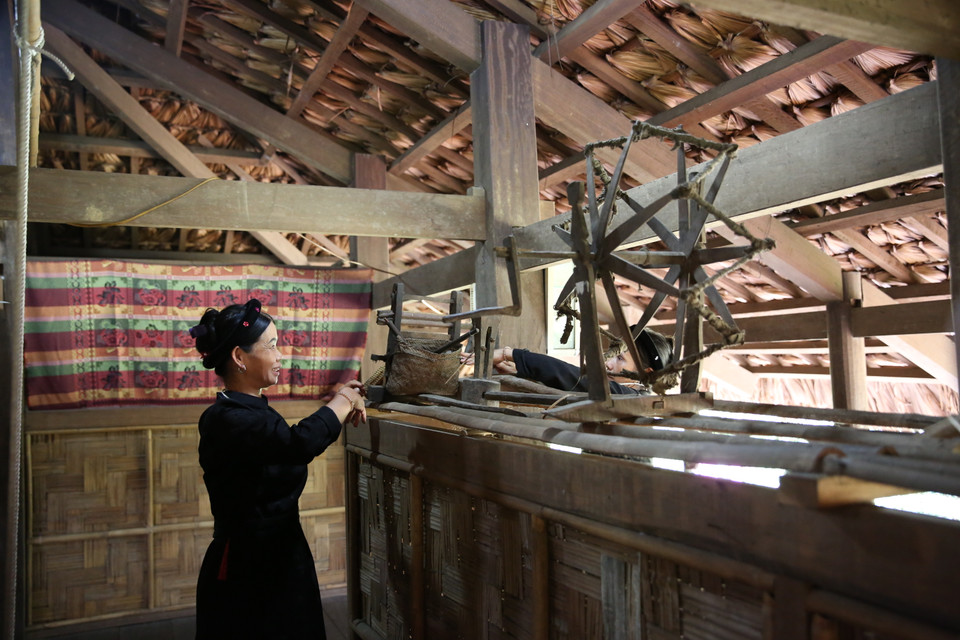 岱依族的手摇纺车。图自越通社