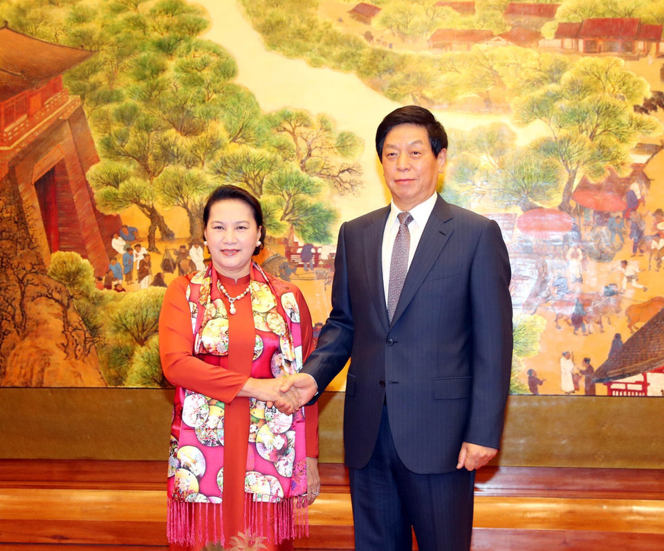 中共中央政治局常委、全国人大常委会委员长栗战书迎接越南国会主席阮氏金银一行。越通社记者 仲德 摄