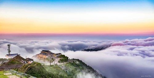 云雾飘渺、似如仙境（图片来源：vnexpress.net）