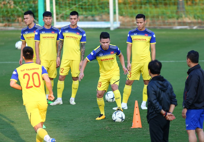 韩国主帅还特别注重两翼下齐飞底传中攻略。（Vietnam+记者元安 摄）