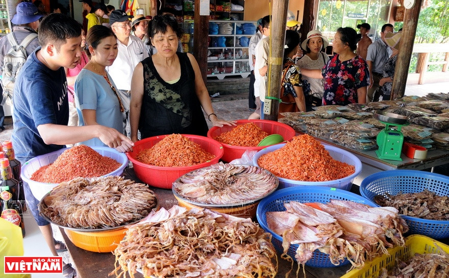 干海鲜是金瓯省金瓯角的特产。图自越通社