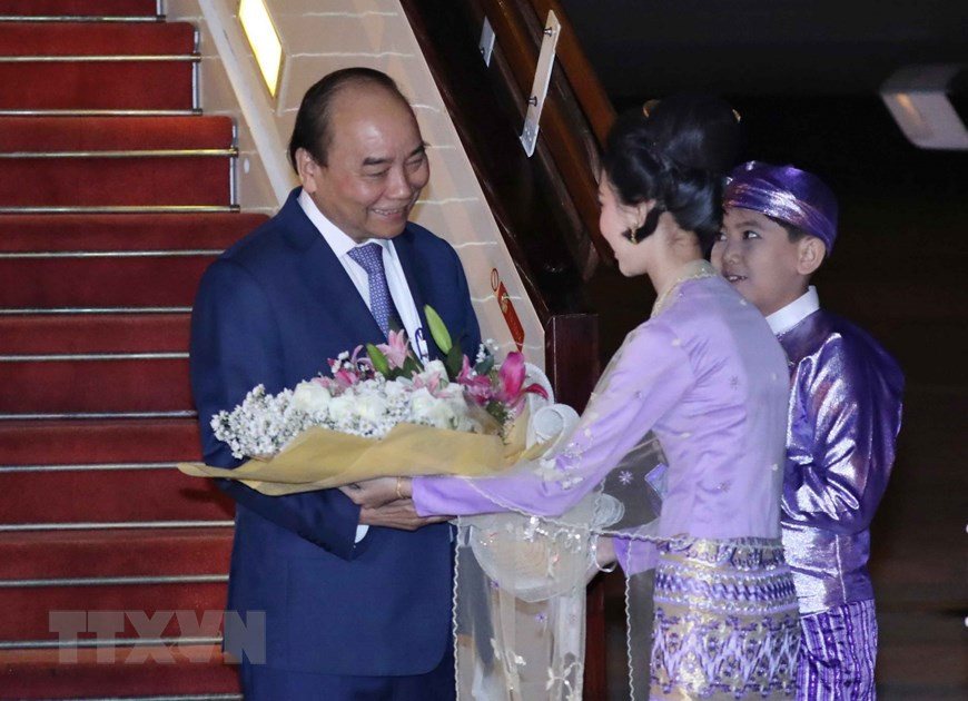 越南政府总理阮春福和越南高级代表团抵达内比都国际机场，开始对缅甸联邦共和国进行正式访问。图自越通社