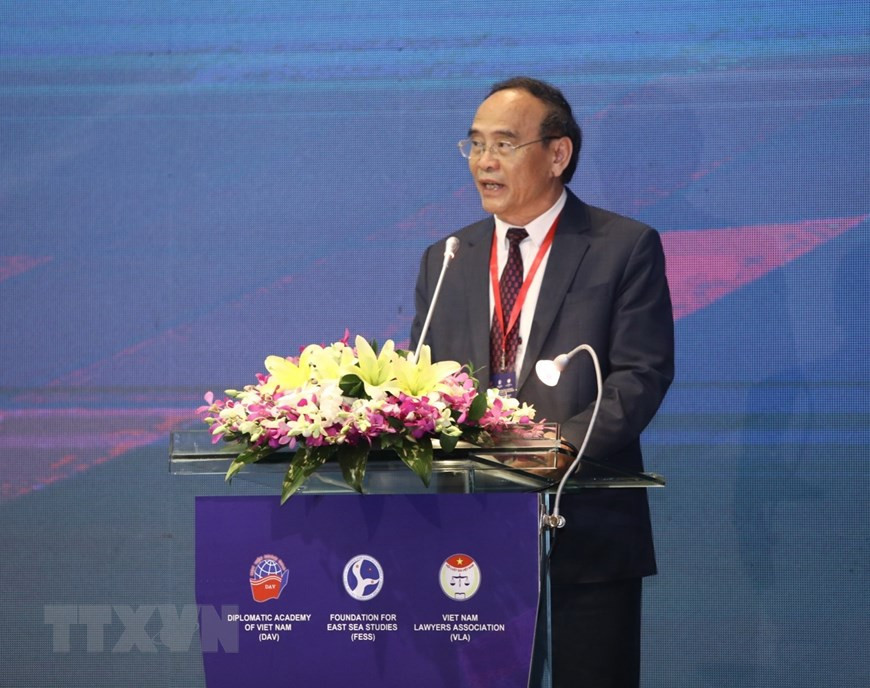 越南律师家协会主席阮文权在研讨会上发言。图自越通社