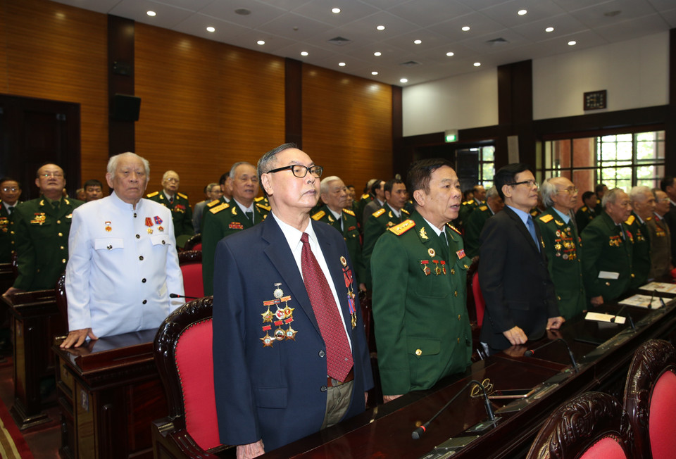 参加纪念典礼的越南援老志愿军和军事专家。越通社记者杨江 摄
