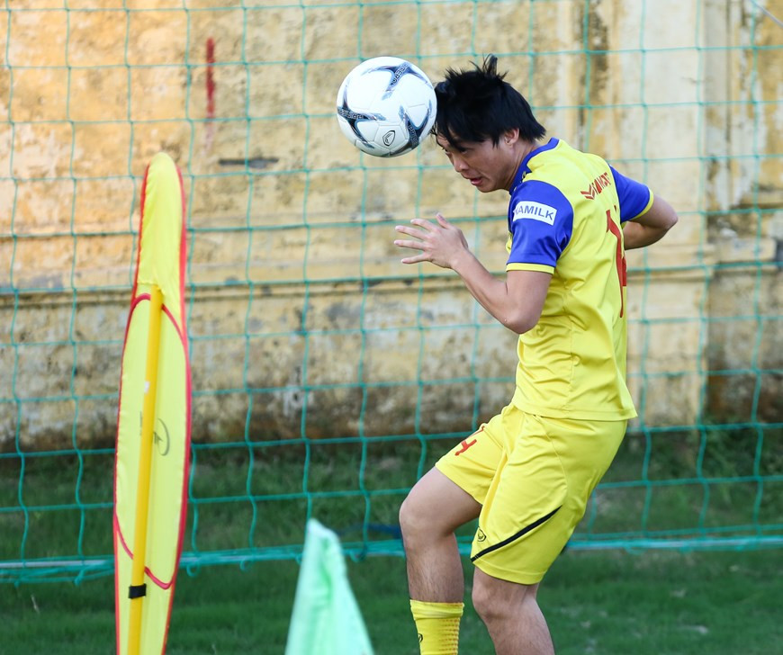 11月6日，越南国家队和U22队进行了内部比赛。这是朴恒续主教练评估训练结果的机会。（Vietnam+记者元安 摄）