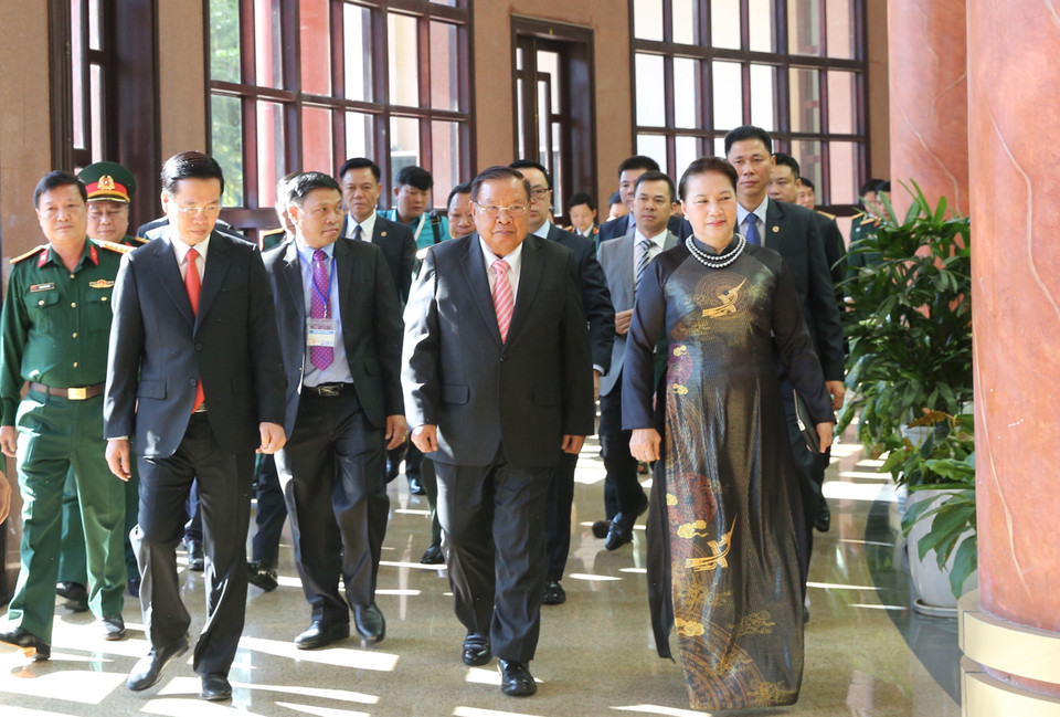 越南国会主席阮氏金银与老挝人民革命党共产党中央总书记、国家主席本扬•沃拉吉共同出席纪念典礼。越通社记者杨江 摄