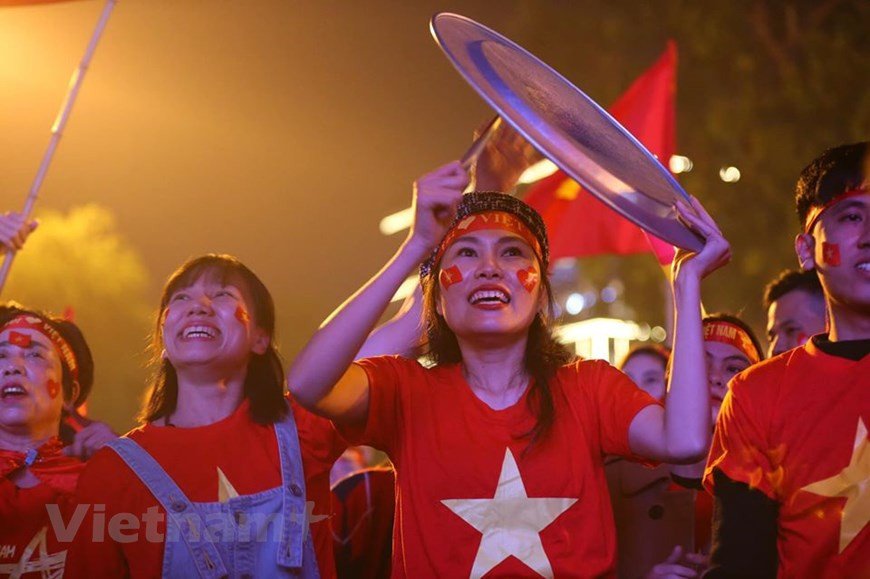 越南足球队终于摘下了金牌，越南全国人民谁谁都感到非常高兴。图自越通社