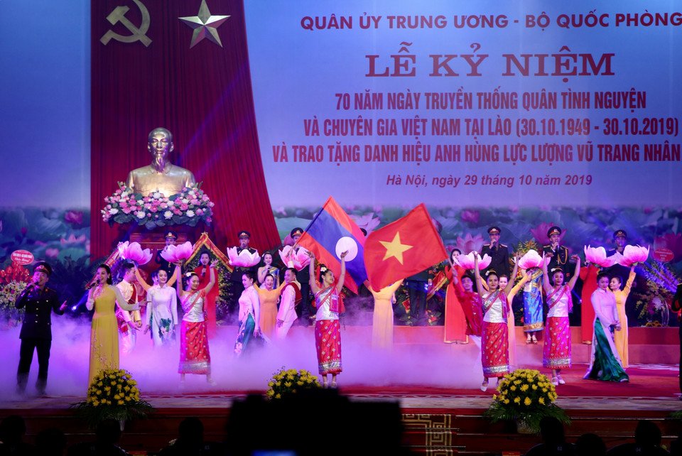 纪念典礼的艺术表演活动。越通社记者杨江 摄