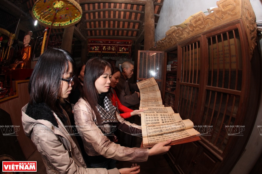 越南北江省永严寺木刻版于2012年被列入亚太地区记忆遗产名录。永严寺木刻版是继文庙国子监进士碑、阮朝木刻版之后第三项被列入该名录的越南遗产，也是唯一记载越南较具代表性的竹林禅派佛教典籍的木刻版。图自越南画报