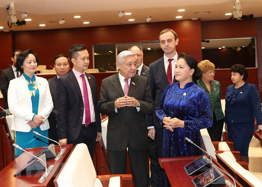 阮氏金银主席一行走访参观斯鞑靼斯坦共和国国务委员会总部。图自越通社