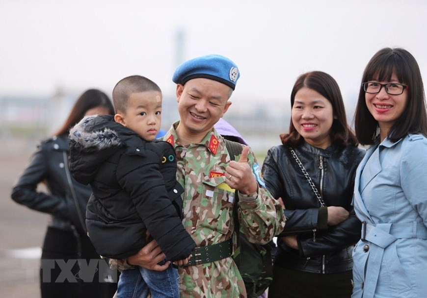 越南二号二级野战医院干部战士分离时刻。图自越通社记者杨江 摄