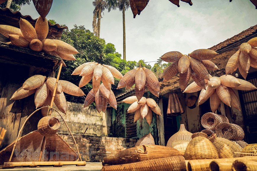 当地居民已编织出多种捕鱼的工具。这是北部三角洲地区各家各户用来捕鱼的工具之一。图自Vietnam+