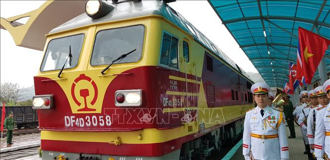 朝鲜最高领导人抵达同登火车站 开始越南之行。图自越通社