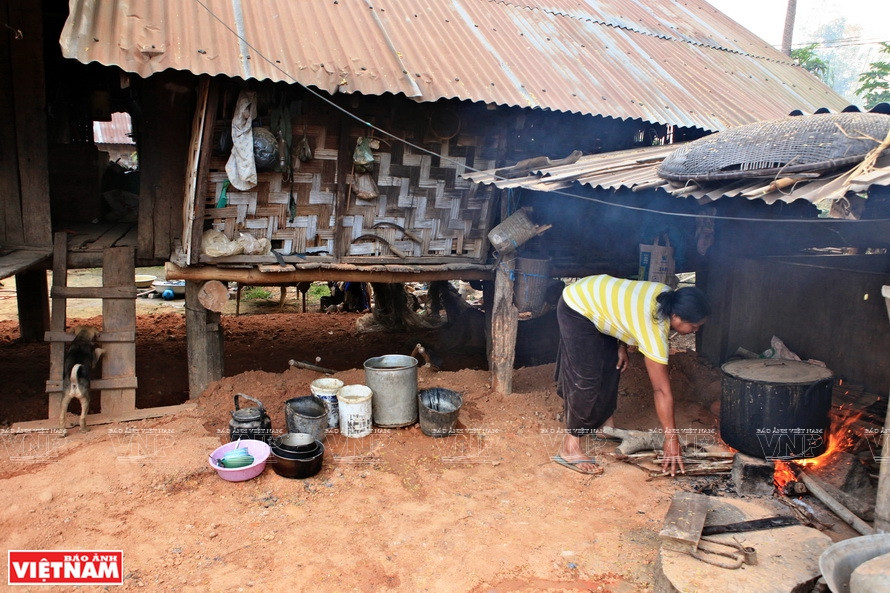墨良村墨侬族人民依然生活在传统长屋里。图自《越南画报》