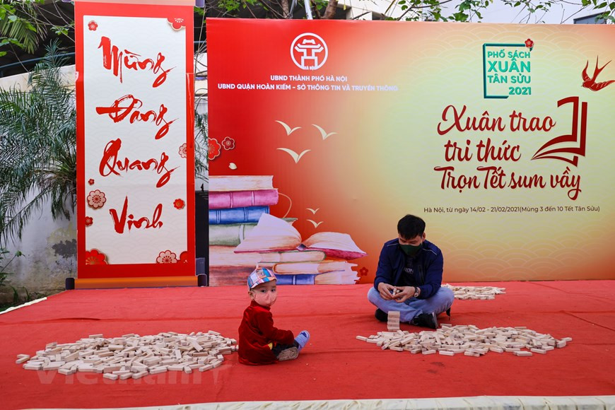 多年来，多家出版单位和书店已选择春节为传递出“春节推崇图书”的信息。今年因受新冠肺炎疫情的影响，图书街期间预计举行的一些活动被取消，然而许多图书爱好者、河内市民和游客仍来到这里参观和购买图书。图书街是首都居民阅读文化之美，同时其有助于促进社区阅读文化发展。图自Vietnam+