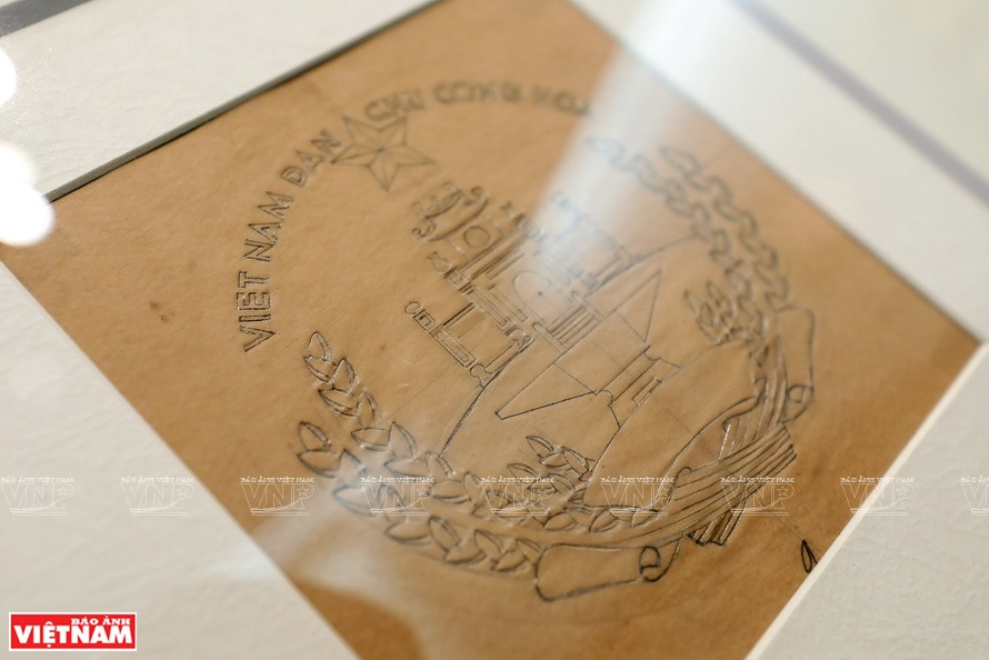 裴庄灼画家国徽草图富有越南文化特色以及特殊的文化历史价值。图自 越通社