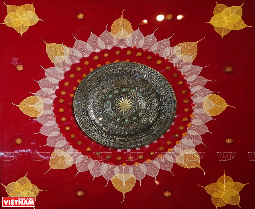 《东山鼓》菩提叶拼贴画。图自 越通社/越南画报