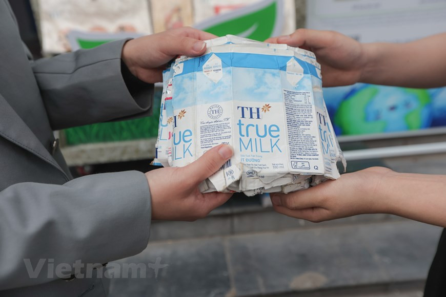 牛奶盒回收计划并不是TH集团的一个新颖的活动，因为该集团还是越南包装回收联盟的创始成员之一。事实上，在“奶盒回收计划”活动的背后，该集团探索绿色低碳全产业链的布局，早已累月经年，水滴石穿，最终目标是实现一个绿色、清洁、美丽的越南并促进循环经济模式发展。图自Vietnam+