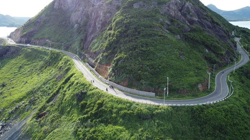 蜿蜒的道路成为游客绝佳“打卡”地点。图自Vietnam+