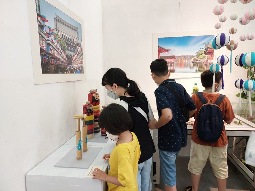 “赏日本文化 迎炎炎夏日”活动对首都儿童和河内市民，特别是日本文化爱好者来说，是一份极具意义的礼物。这同时也是越南妇女博物馆庆祝越南-日本建立外交关系五十周年的重要活动之一，为增进对日本文化的了解、增进两国友谊作出贡献。图自Vietnam+