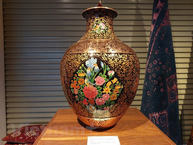 在展览会开幕式上致辞时，越南外交部副部长范光效对组委会的承办工作给予高度评价并表示，组委会通过摄影作品和手工艺品向越南参观者介绍伊朗从公元前6世纪以来的历史事件、风俗习惯和独特的文化体系，有助于加强越南和伊朗之间的文化交流和民间外交，从而促进两国关系迈上新台阶。图自Vietnam+