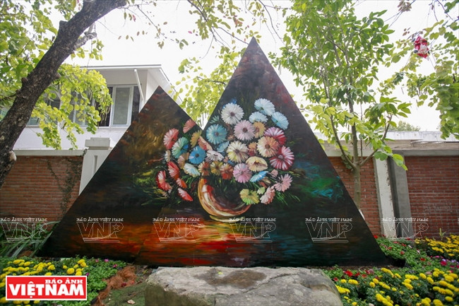 墙绘艺术经常用于家居以及公共空间等特定环境的装饰当中。图自越通社/越南画报