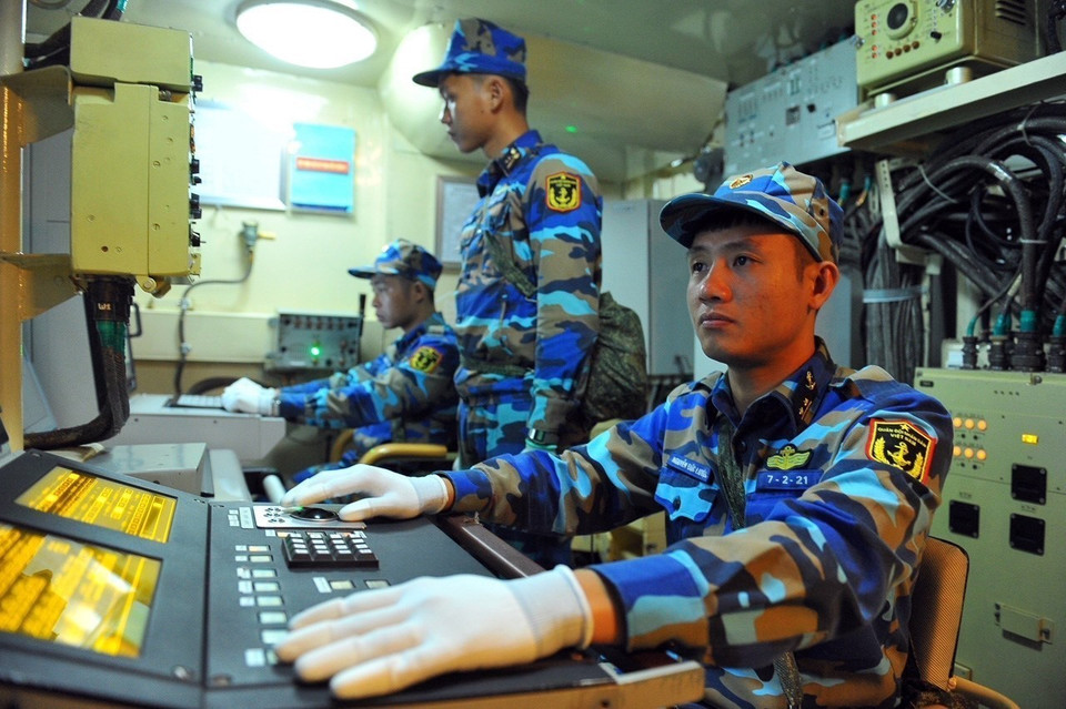 目前，167号旅配备火炮舰TT-400TP，12418号快速攻击导弹舰。167号旅战士都熟练现代装设备的操作。图自越通社