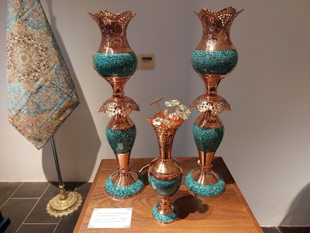 伊朗驻越南大使阿里•阿克巴•纳扎里表示，“伊朗艺术遗产：文明的摇篮”展览会的目的在于通过七十幅美丽照片和关于阿帕达纳豪华宫殿等伊朗雄伟壮观景观的宣传片，加深参观者对伊朗艺术遗产、悠久历史和传统文化的了解并促进伊朗-越南文化交流活动。图自Vietnam+