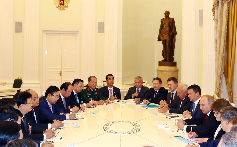 当地时间5月22日下午，越南政府总理阮春福会见俄罗斯总统弗拉基米尔·弗拉基米罗维奇·普京。图自越通社