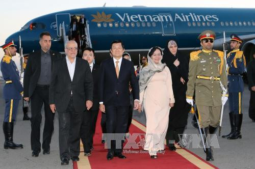 越南国家主席张晋创一行抵达伊朗首都德黑兰。（图片来源：越通社）