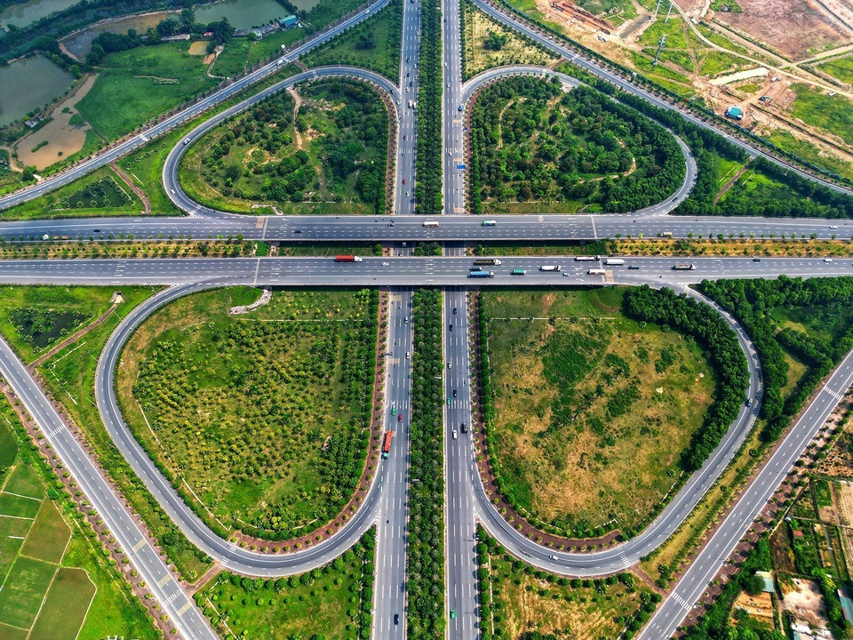 首都河内增加城市绿地, 既有助于降尘、降噪，又能美化城市。图自 越通社