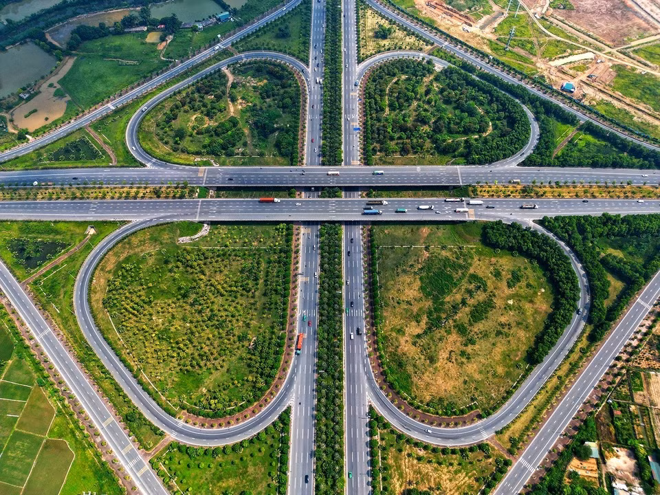 首都河内增加城市绿地, 既有助于降尘、降噪，又能美化城市。图自 越通社