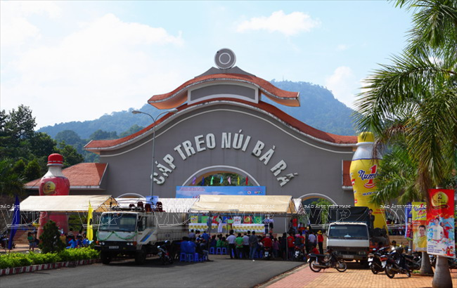 巴拉缆车旅游区大门。