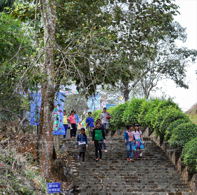 游览巴拉山的游客。