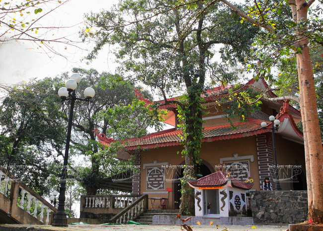 巴拉山顶上的天后庙。 