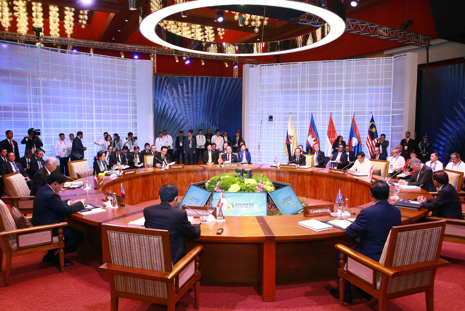 阮春福出席第30届东盟峰会开幕式。（图片来源：越通社）