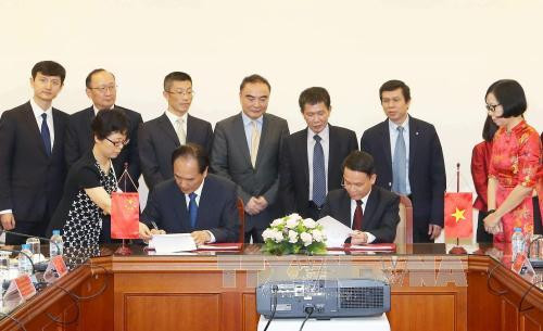 越通社与新华社之间的合作备忘录签字仪式。（图片来源：越通社）