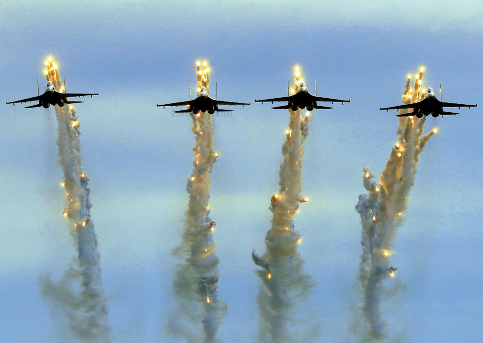 越南空军Su-30MK2战机参加2022年越南国际防务展开幕式总预演。图自越通社