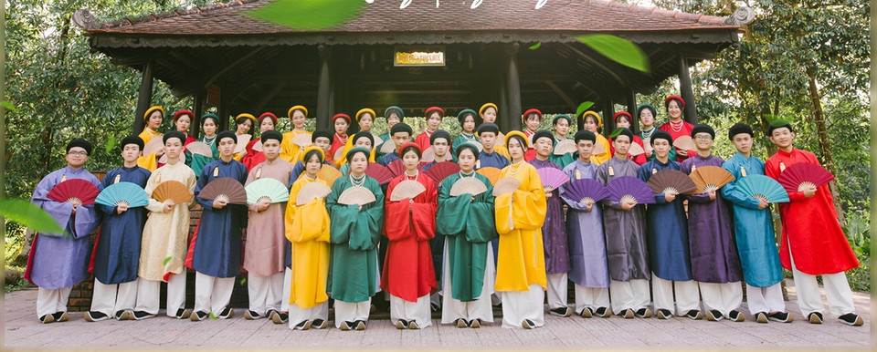 身穿日平衣的顺化大学生。图自越南画报