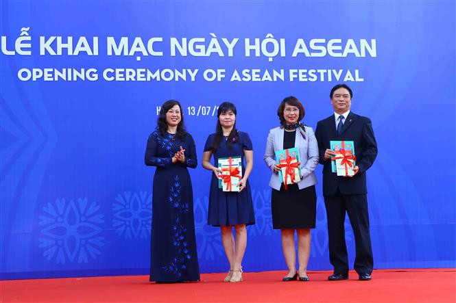  东盟节开幕式。 （图片来源：越通社）