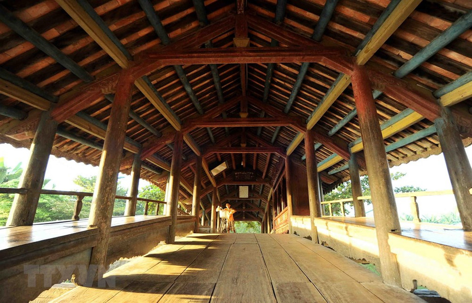 承天顺化省240多年历史的青全廊桥。越通社记者 日英 摄