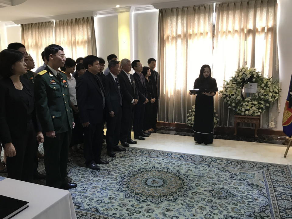 越南驻缅甸大使管举行原政府总理潘文凯吊唁仪式。（图片来源：越通社）