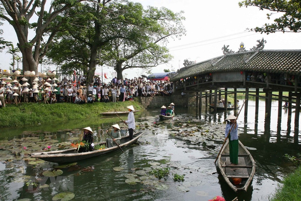 承天顺化省240多年历史的青全廊桥。越通社记者 日英 摄